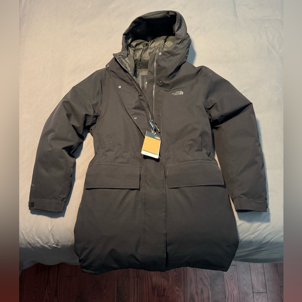 Women's north face parka brand new with tags